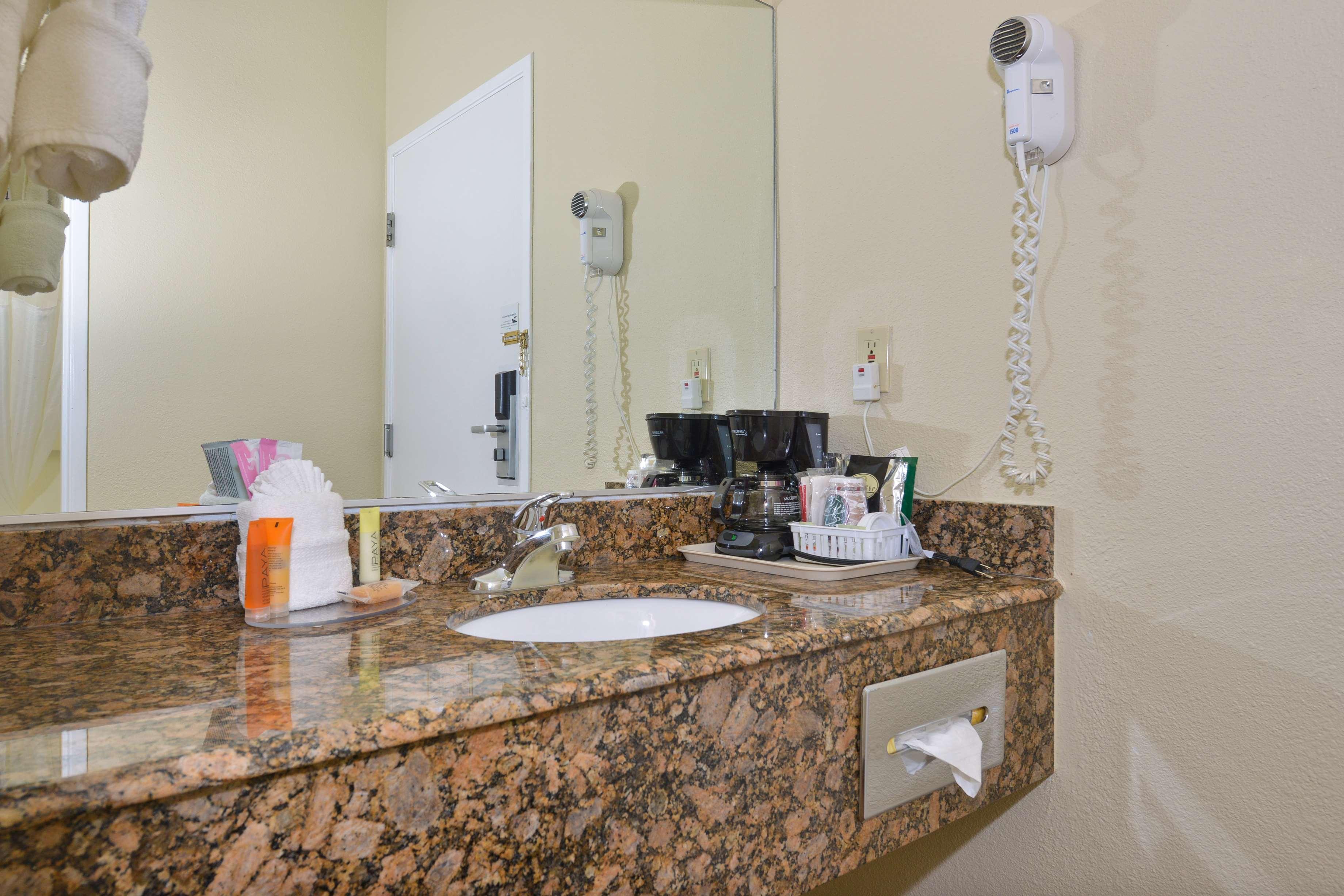 Baymont Inn & Suites By Wyndham Holbrook Chambre photo