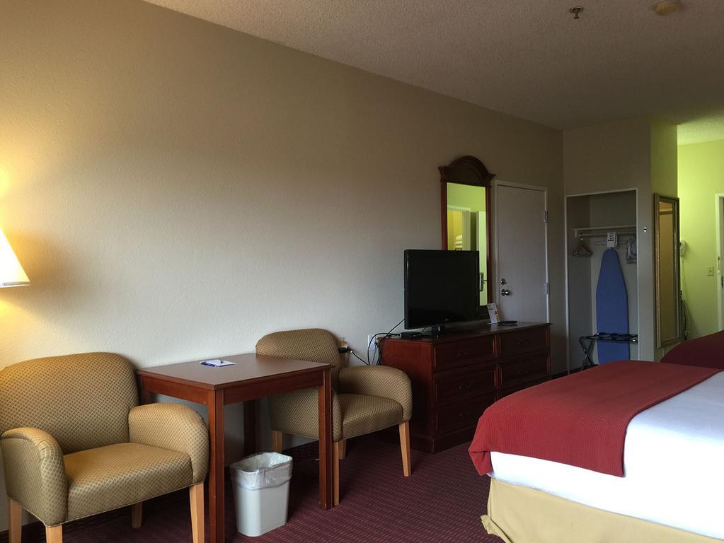 Baymont Inn & Suites By Wyndham Holbrook Extérieur photo